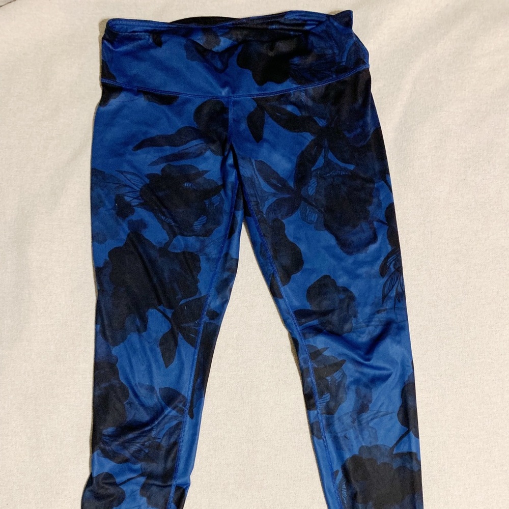 Lululemon fitness leggings. Navy W/ Black Flowers